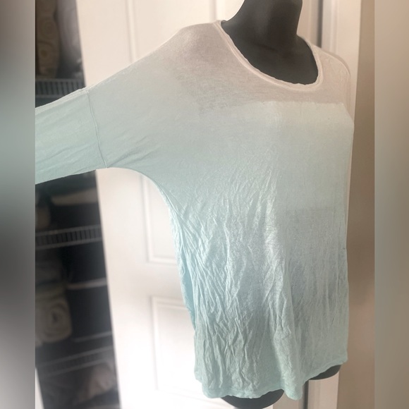 💕 Host Pick 💕- split back ombre yoga top - Picture 8 of 8